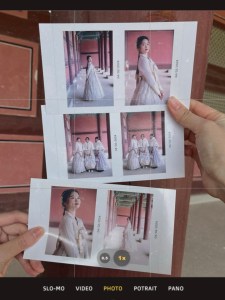 專業攝影師在長廊前替我們免費拍照