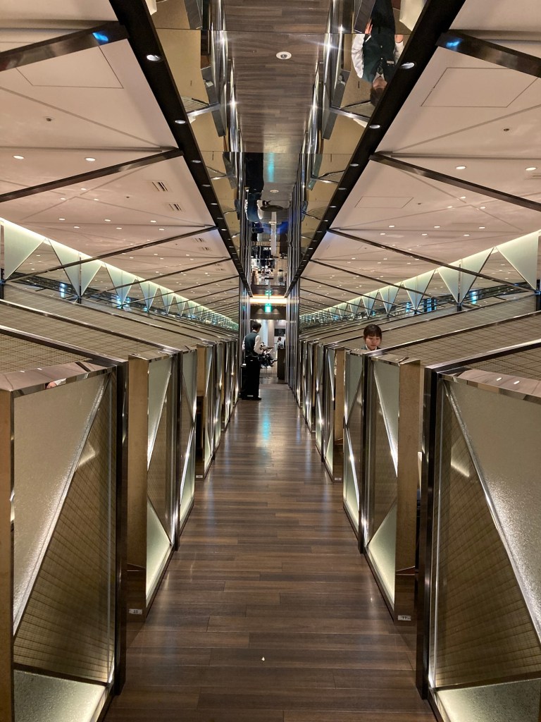 大阪敘敘苑 LUCUA 店內部裝潢