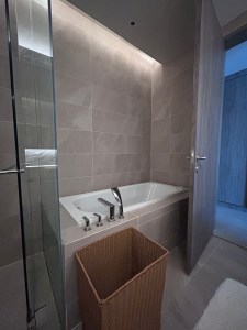 浴缸、浴巾放置籃