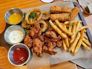 毛五木綜合炸物拼盤