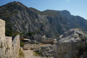自由的滋味：Omiš 大碉堡 - Starigrad Fortress (請穿登山鞋，不好走)